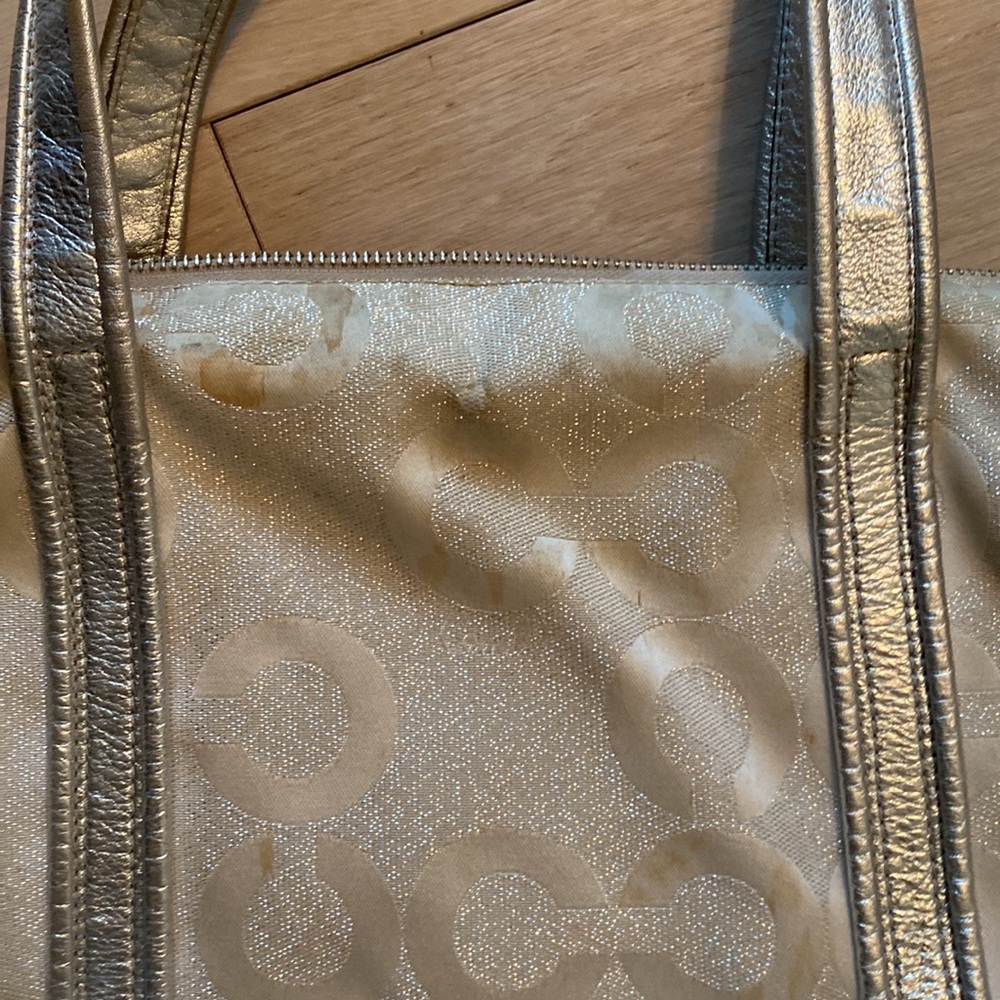 Coach authentic bag. Poor condition. Stains dust bag included - Picture 6 of 8